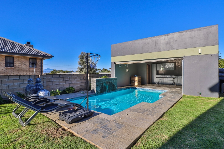 4 Bedroom Property for Sale in Island View Western Cape